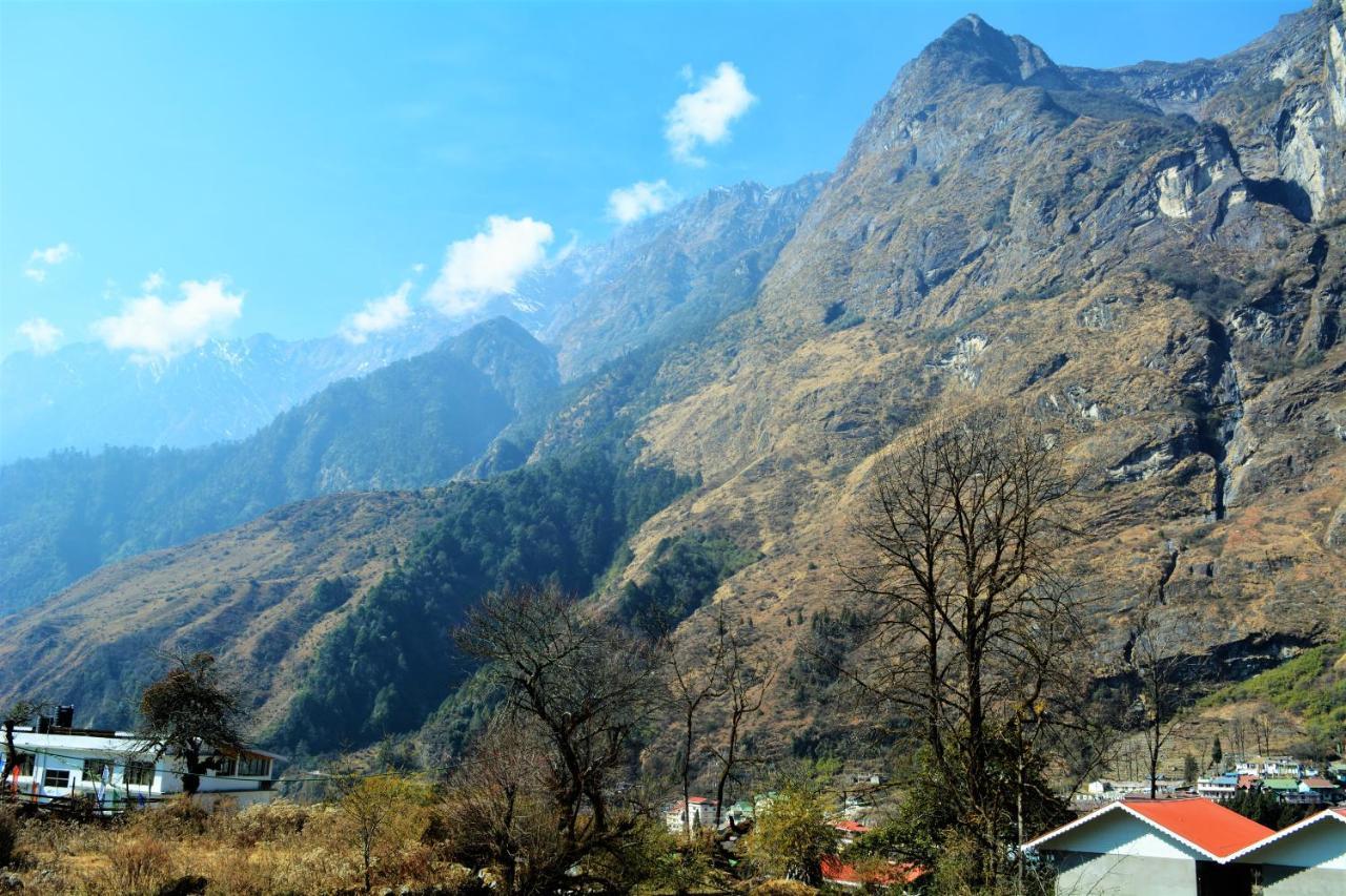 Rufina Lachung De'Crown Hotel Exterior photo